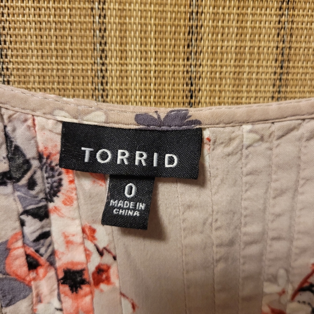Torrid Size 0 Top🌸 - Picture 3 of 4